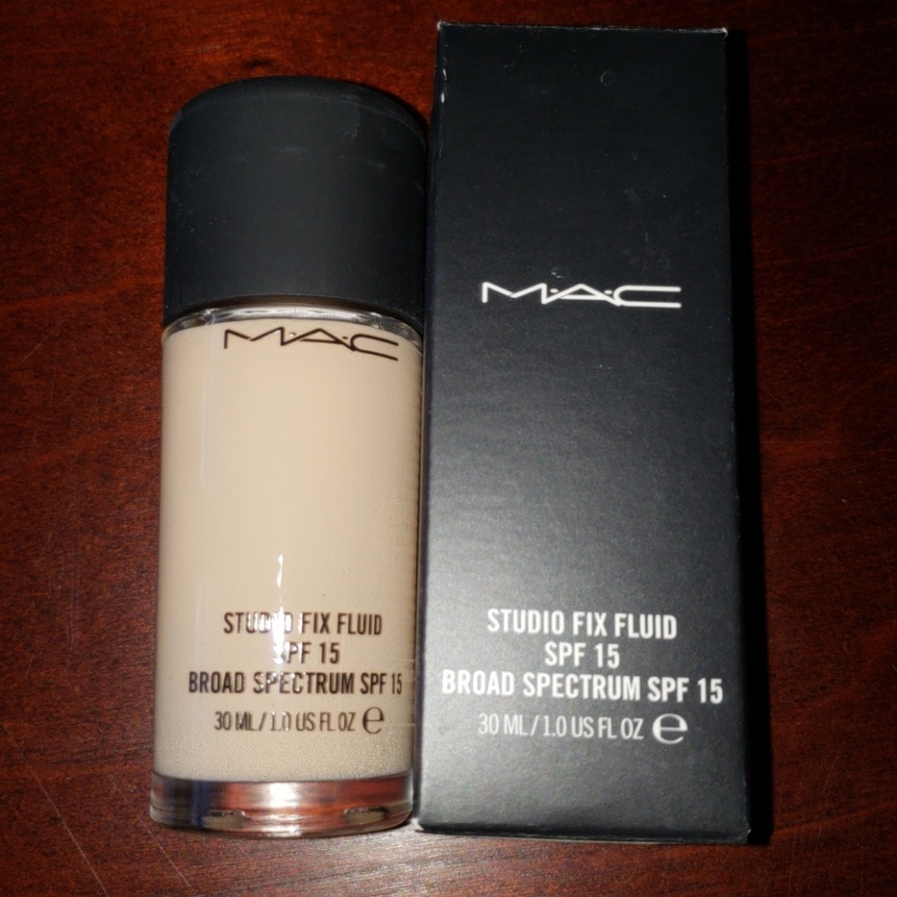 MAC studio fix fluid SPF 15 color NC10